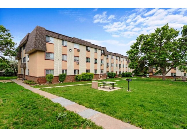 Building Photo - 9650 Huron St Unit 24