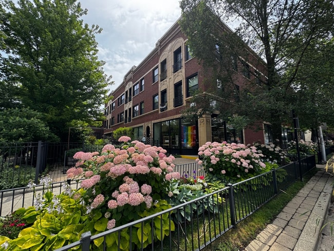 Building Photo - 1447 W Jarvis Ave Unit 2W