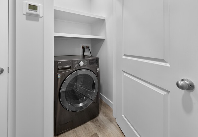 Photo - 3016-3169 166 St S W