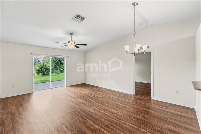 Photo - 520 Brown Bear Way