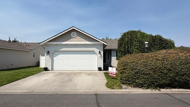 Building Photo - 1537 Foxglove Ave