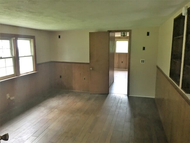 Photo - 32 Counterfeit Way