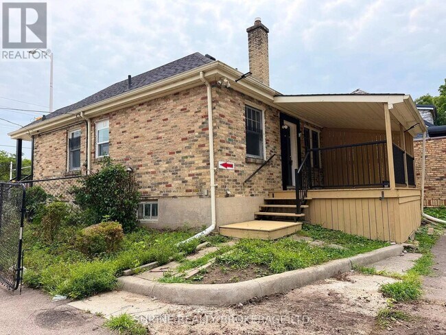 Photo - 367 Springbank Dr