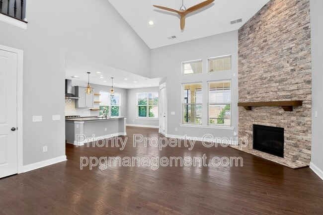 Photo - 16436 Palisades Cmns Dr