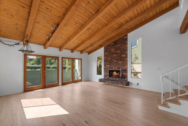 Building Photo - 516 Rosecrans Ave