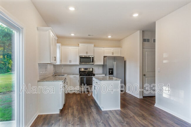 Photo - 114 Sequoia Frst Dr