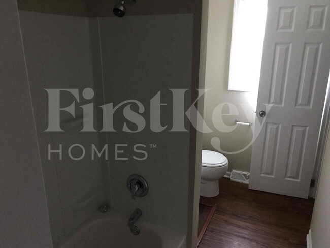 Photo - 955 Lorraine Ave