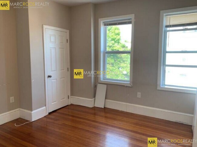 Photo - 264 Maverick St Unit 3