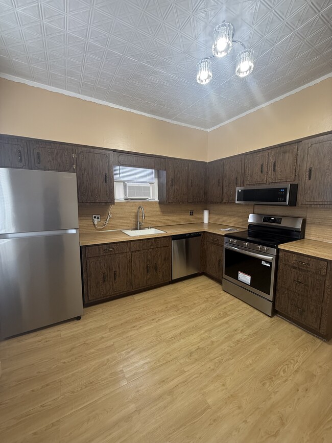 Building Photo - 18 Llewellyn Ave Unit 2