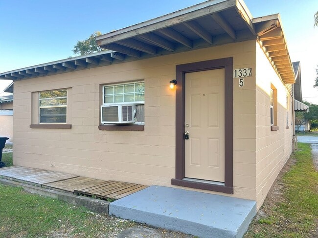 Photo - 1337 Winnifred St