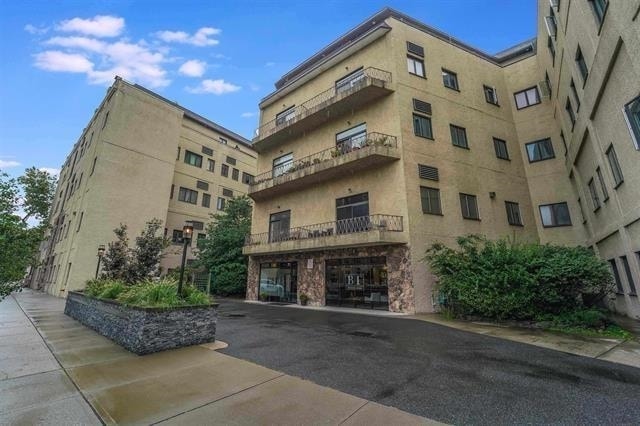 Building Photo - 75 Liberty Ave Unit E10