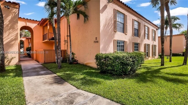 Building Photo - 7200 Fairway Dr Unit H12