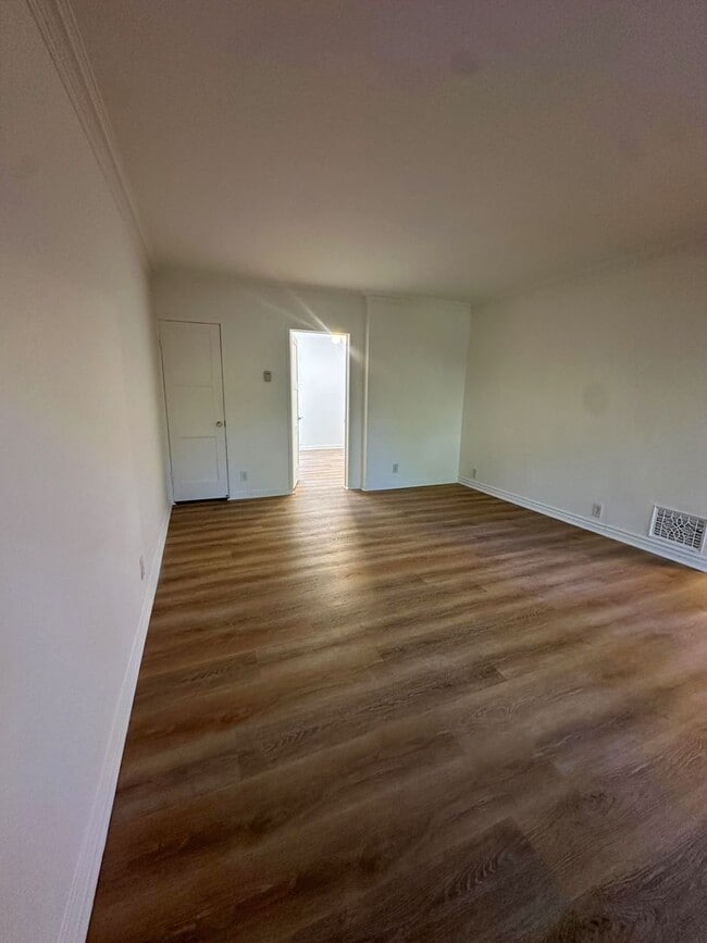 Photo - Hayworth Courtyard Apartments