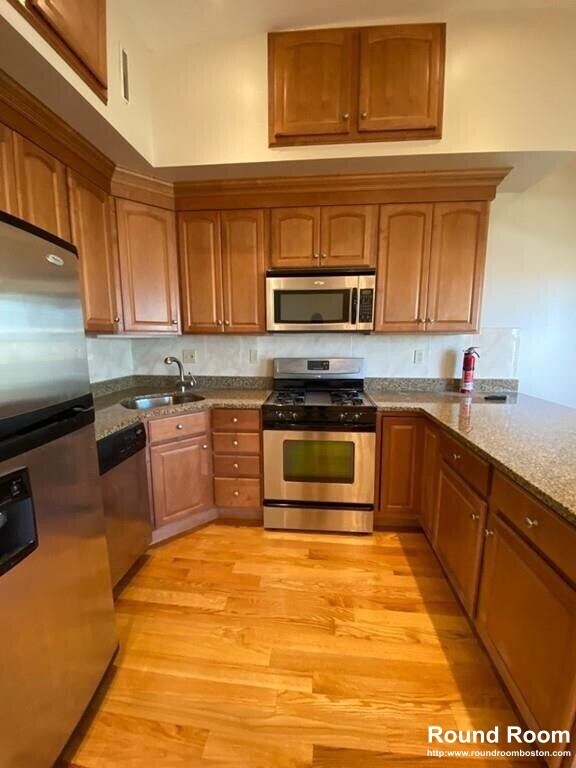 Photo - 261 W 2nd St