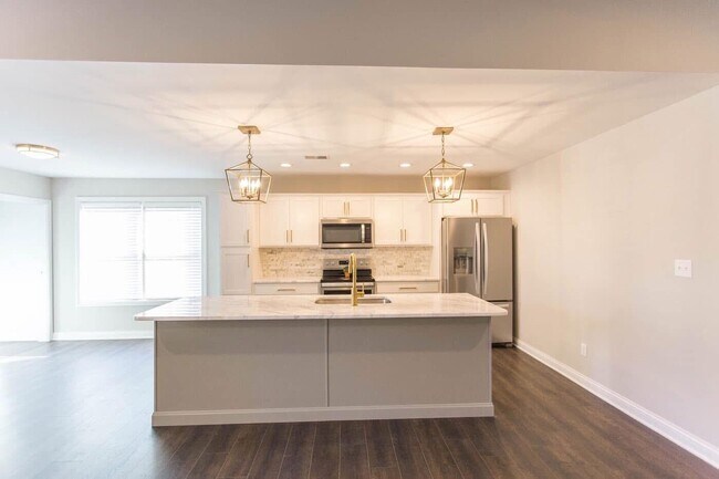 Photo - 952 Auckland Ave