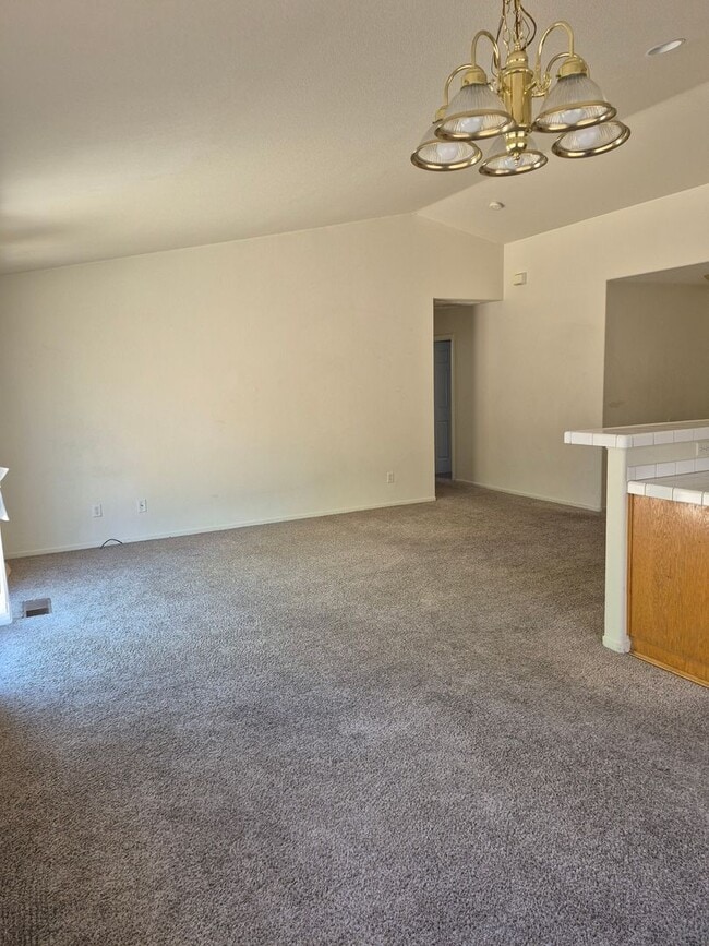 Photo - 290 Emigrant Way