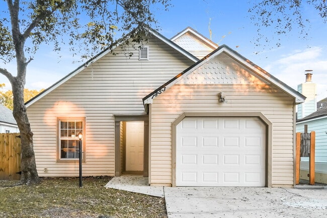 Building Photo - 1853 Alberta Ct N Rental