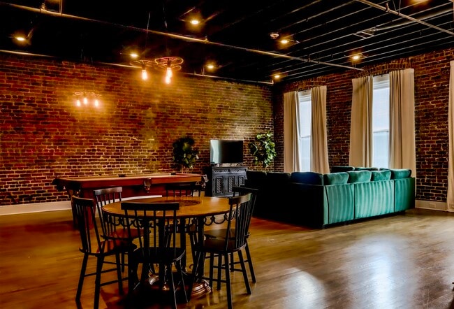 Building Photo - FURNISHED LUXURY LOFT (SHORT TERM / INSURANCE)