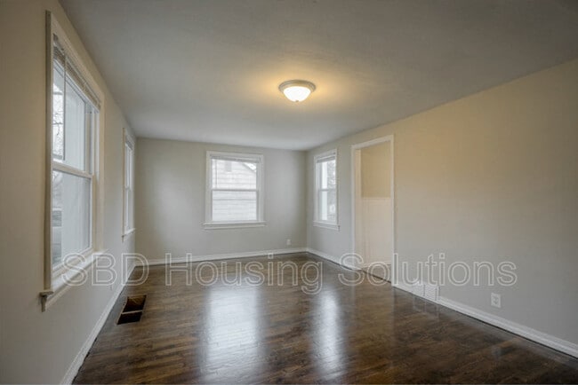 Photo - 10522 E 10th St S