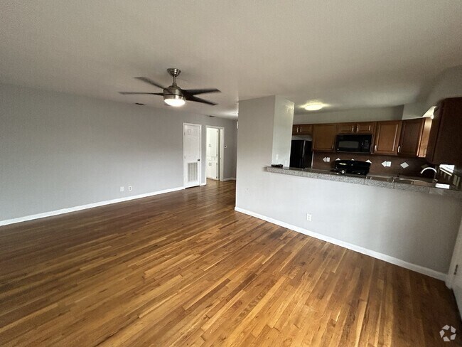 Building Photo - 211 Natalen Ave Unit Apt 211