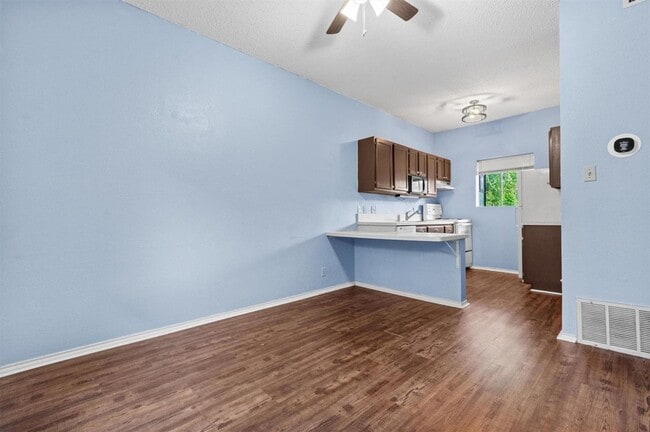 Building Photo - 3206 King St Unit 204