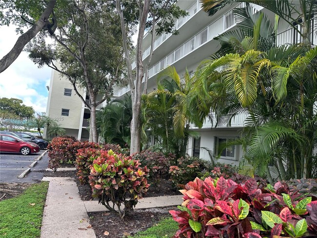 Building Photo - 2228 N Cypress Bend Dr Unit 310 Rental