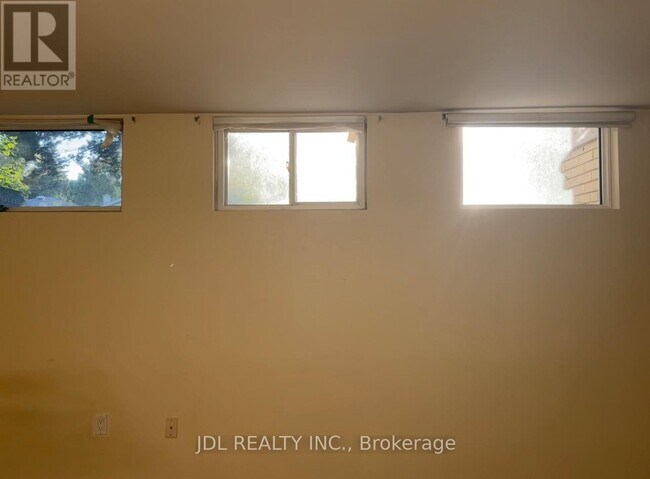 Photo - 23 Pineway Blvd