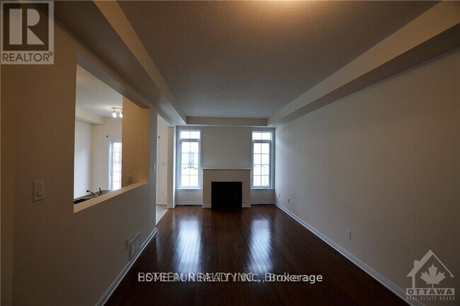 Photo - 567 Ashbourne Crescent