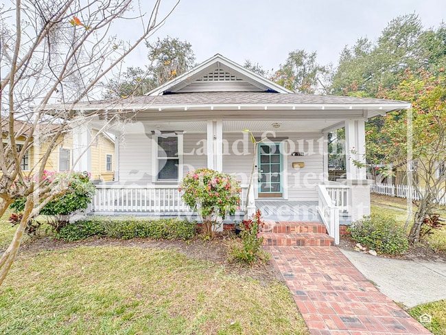 Building Photo - 916 Vistabula St