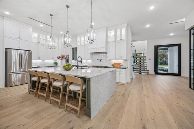 Photo - 431 W 30th St