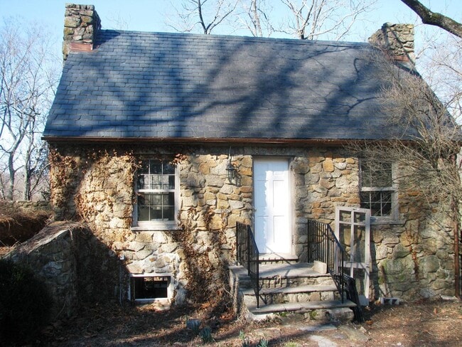Building Photo - Foxhaven Farm Stonehouse!