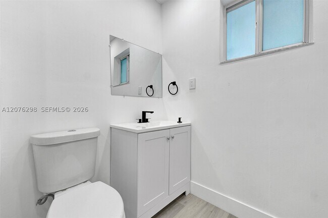 Photo - 5290 SW 4th St