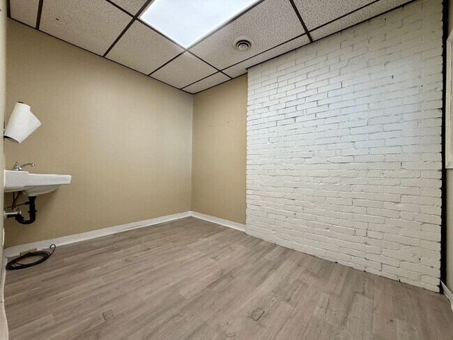 Photo - First Floor Commercial Space in Perfect Oakland Location Right on Boulevard of the Allies! CALL T... Unit 3528