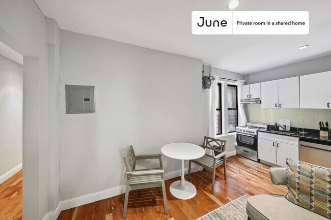 Room in Shared 3 bed/1 bath home in East Harlem