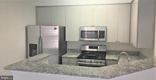 Photo - 2480 Angeline Dr Unidad 304