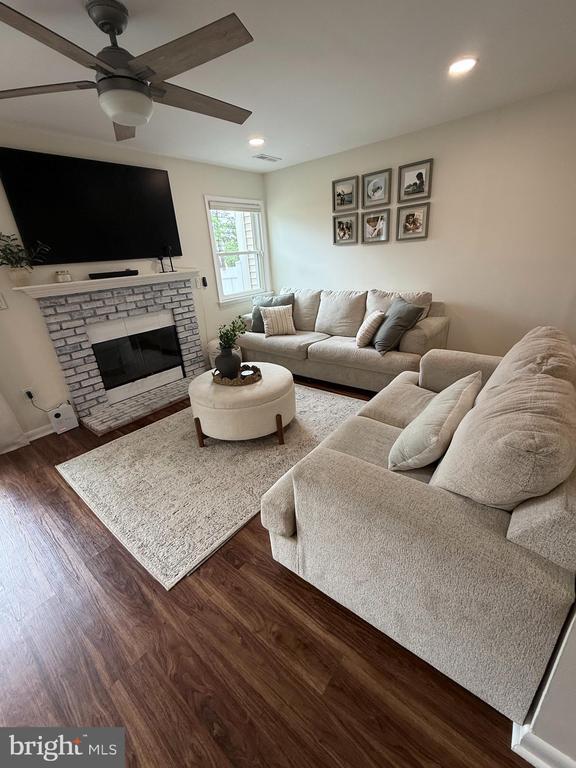 Photo - 703 Stillhouse Ln