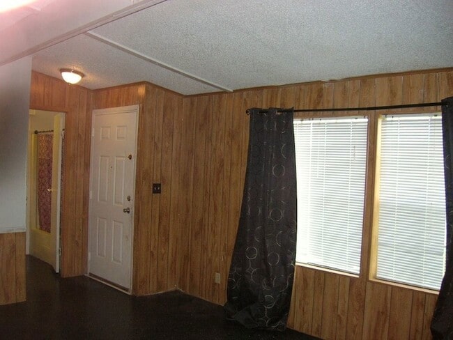 Photo - 207 E Elm St