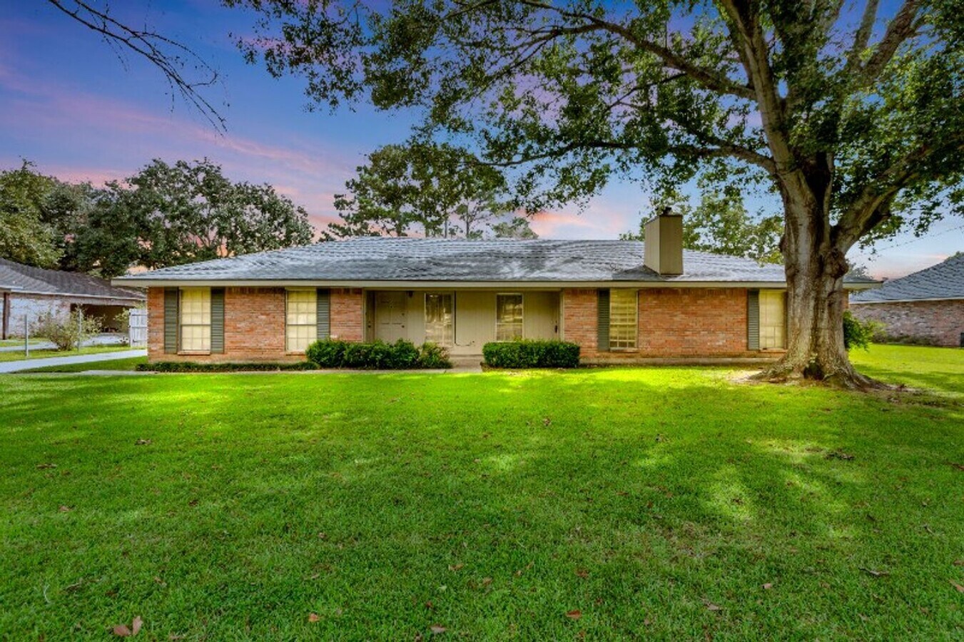 Photo - Welcome home to this beautifully maintaine...