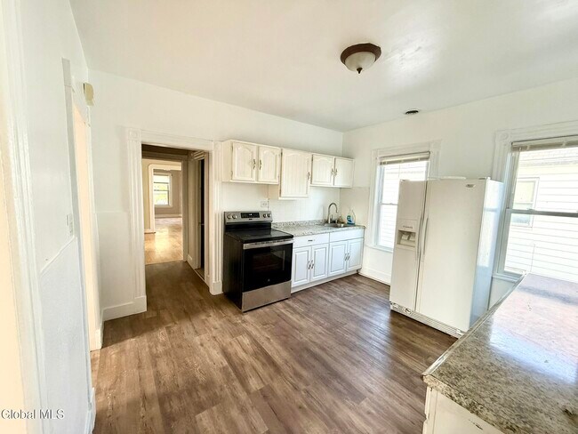 Photo - 1017 Hegeman St