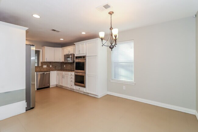 Photo - 2715 Hilldale Blvd