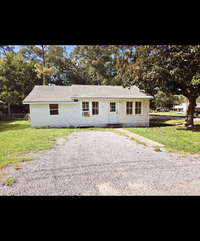 3 Bed/1 Bath House - 3 Bed/1 Bath House