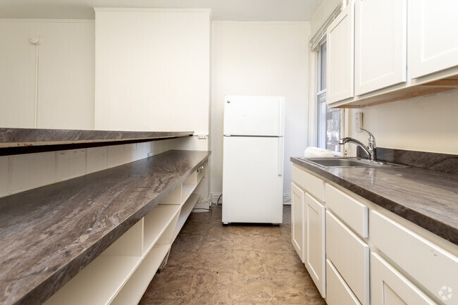 1BR, 1BA Plus - 850 SF - Kitchen
