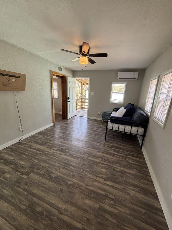 Photo - 339 S Whitney St