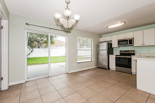 Photo - 1070 Bridlewood Way