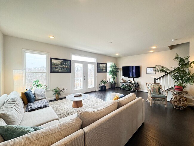 Photo - Fantastic 4 Bed 3.5 Bath End Unit Townhome In Potomac Shores Town Center