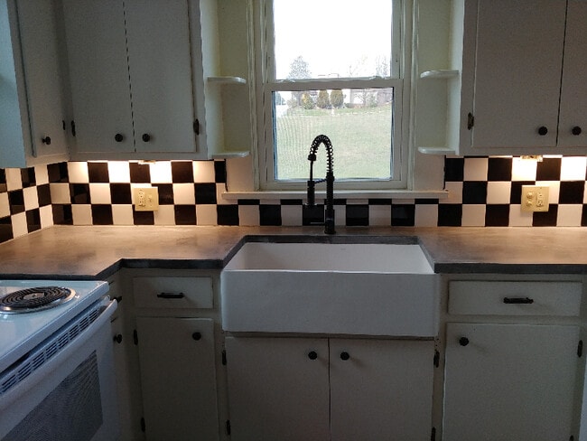 Photo - 117 N Middlesex Rd