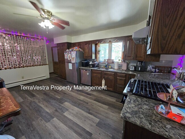 401 New St W