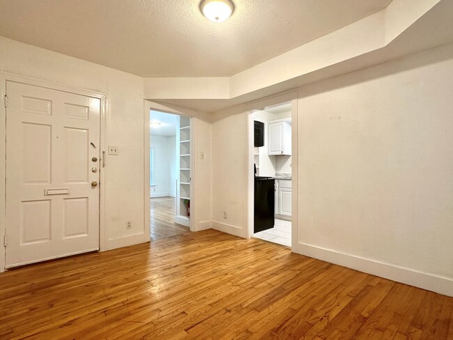 Building Photo - West Campus 2x1 @ Keystone Condominiums Unit H