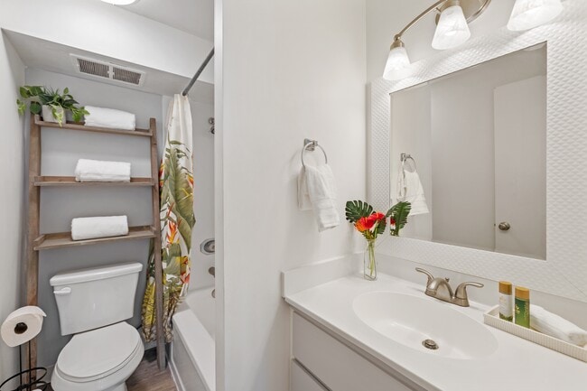 Photo - 2421 Tusitala St