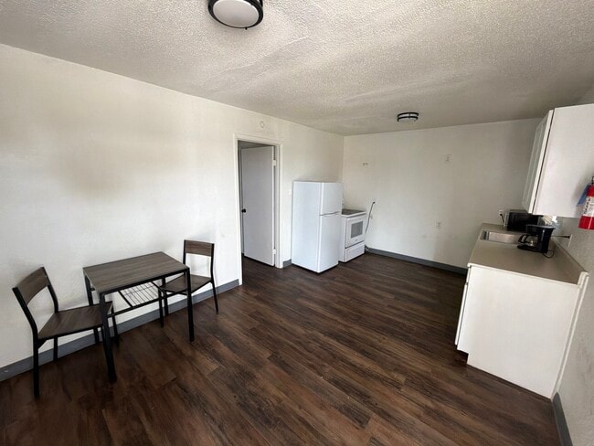 Photo - Trails End Apartments
